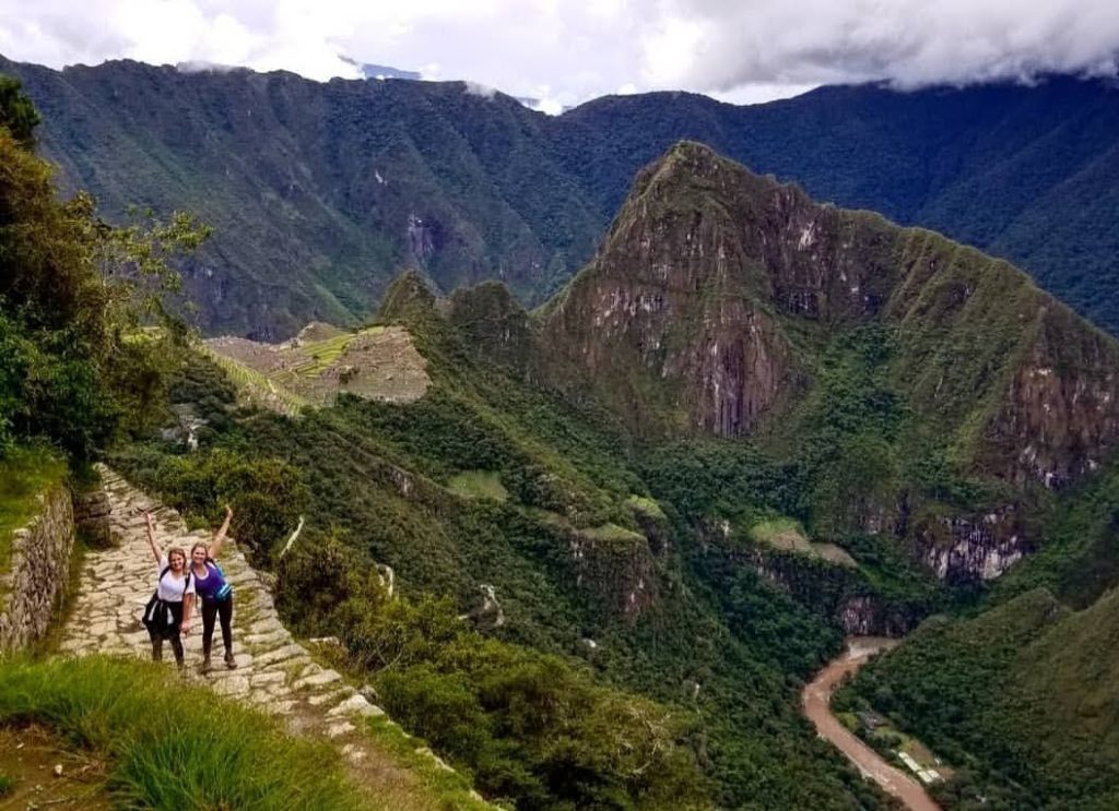 Machu Picchu girls